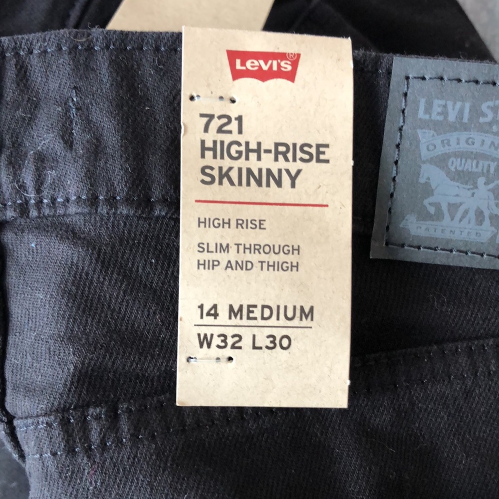 NEW Levi’s 721 High Rise Black Distressed Skinny Jeans - Picture 8 of 12
